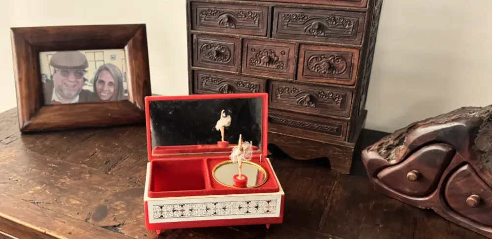 “Las cajitas de música de aquellas mesas de tocador”