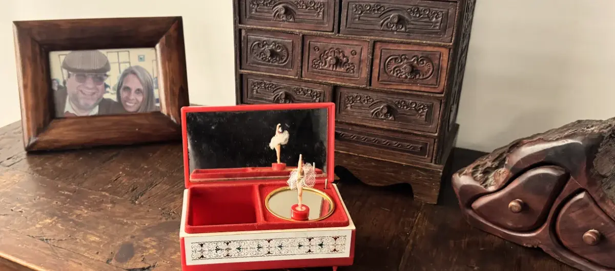 0 – “Las cajitas de música de aquellas mesas de tocador” “Las cajitas de música de aquellas mesas de tocador”