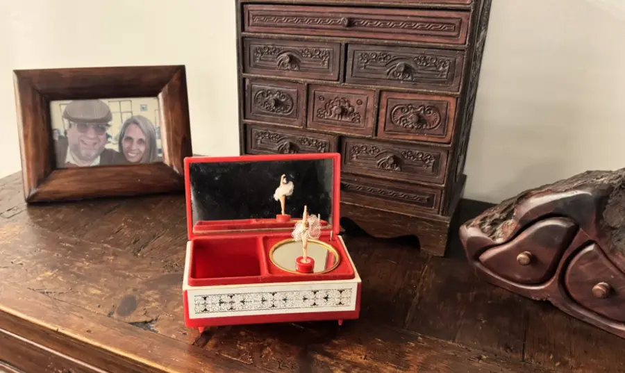 0 – “Las cajitas de música de aquellas mesas de tocador” “Las cajitas de música de aquellas mesas de tocador”