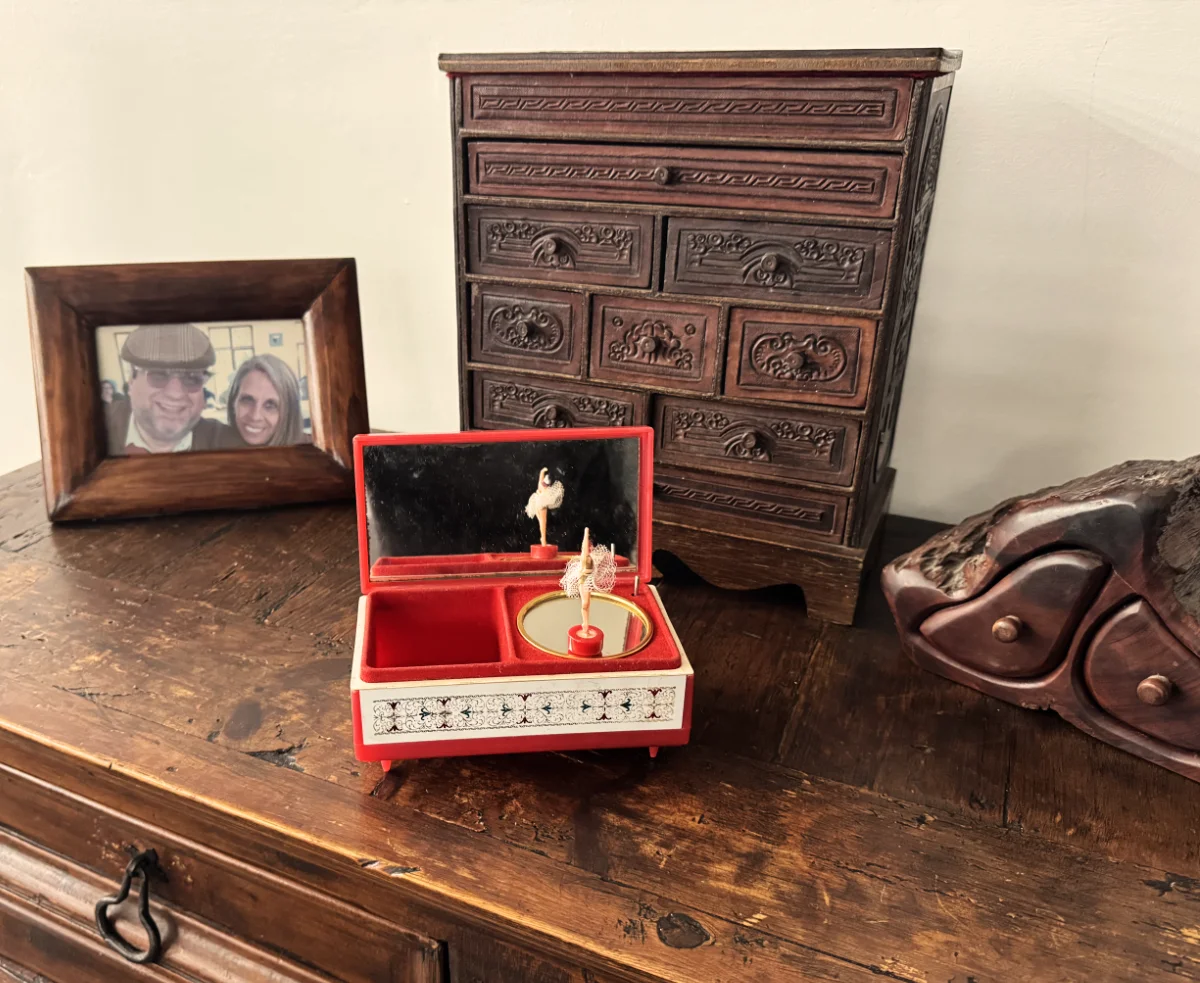 “Las cajitas de música de aquellas mesas de tocador”