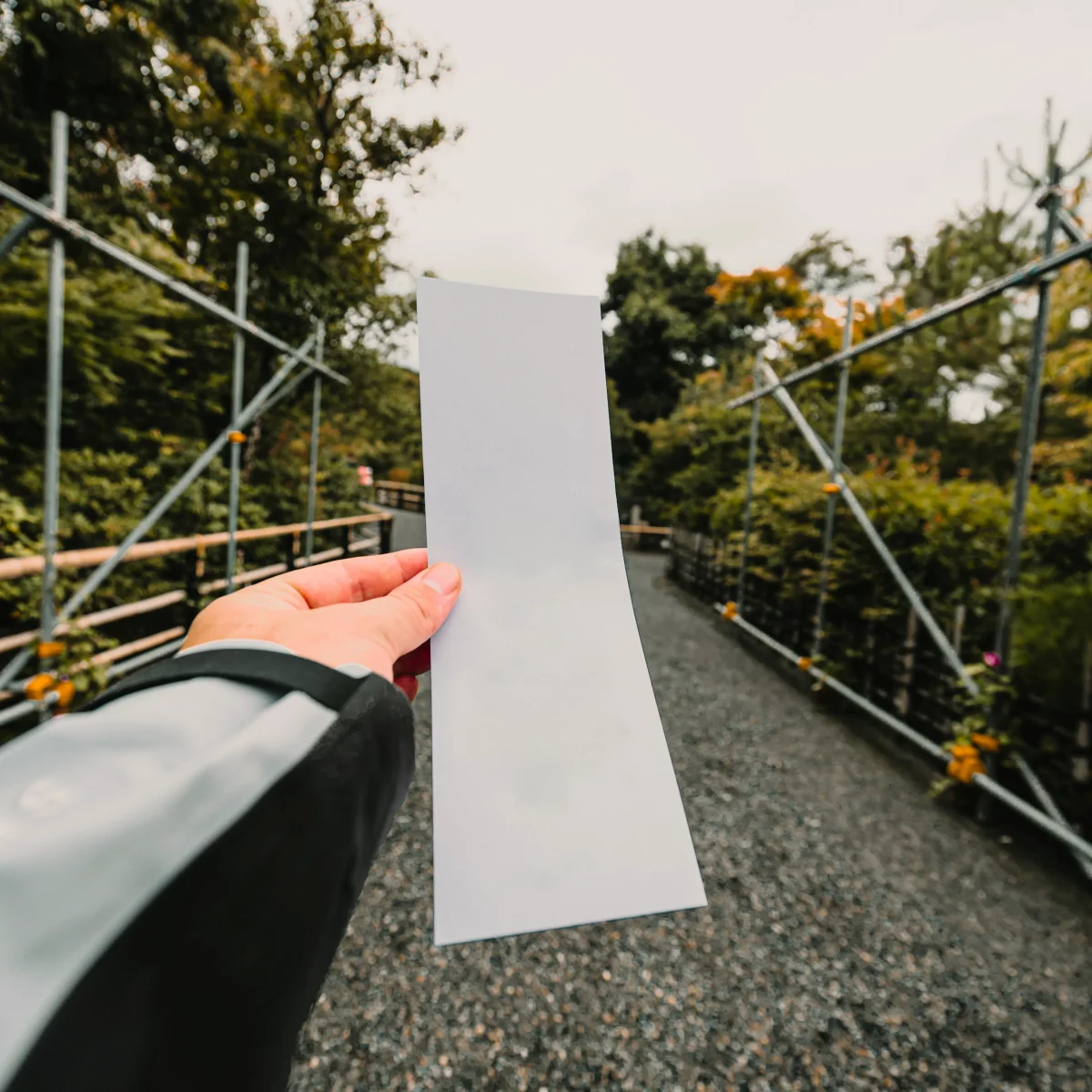 ”El peso de una hoja de papel”